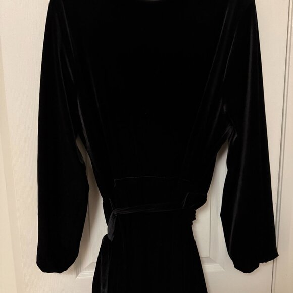 Velvet Feel Black Self-Belted Dress - Picture 3 of 4